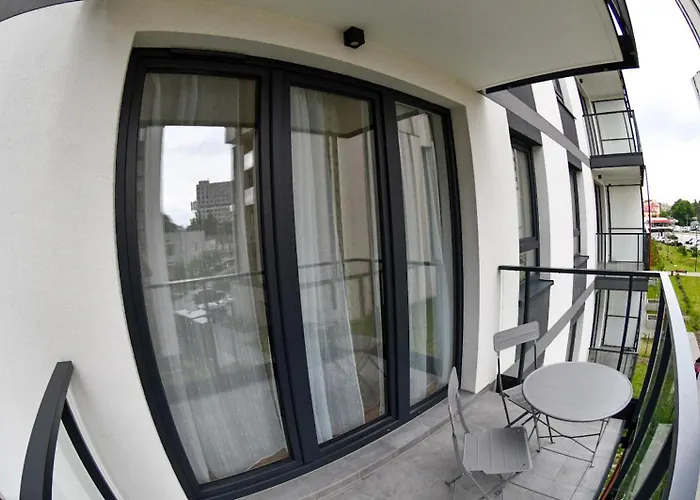 Elegant Two-Room , Sleeps 4, Near Turon Arena, Balcony, Air Condition